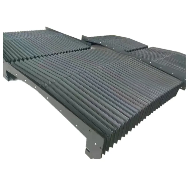 Круглый сильфон из черной нейлоновой ткани с направляющей втулкой и усиливающими кольцами.